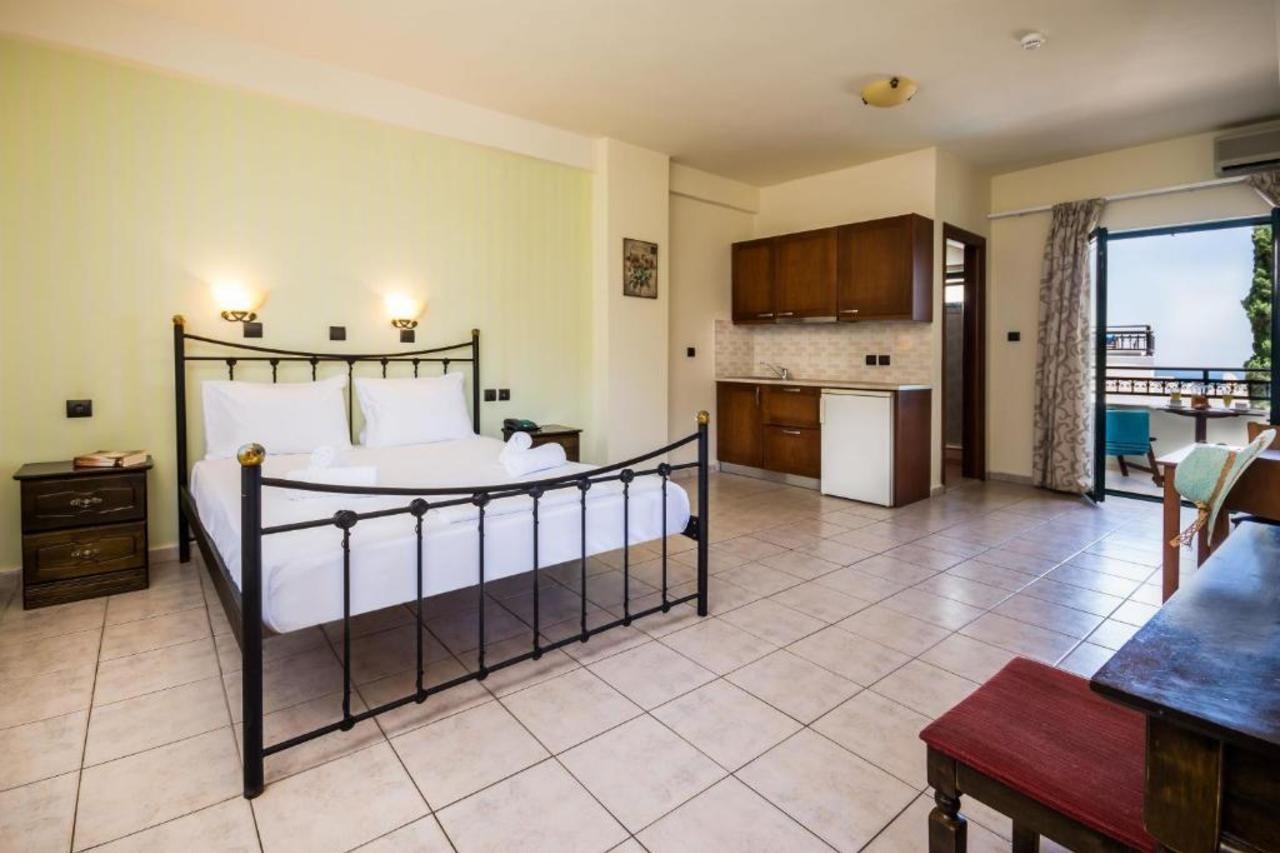 Dias Hotel & Apts Stalís Ngoại thất bức ảnh
